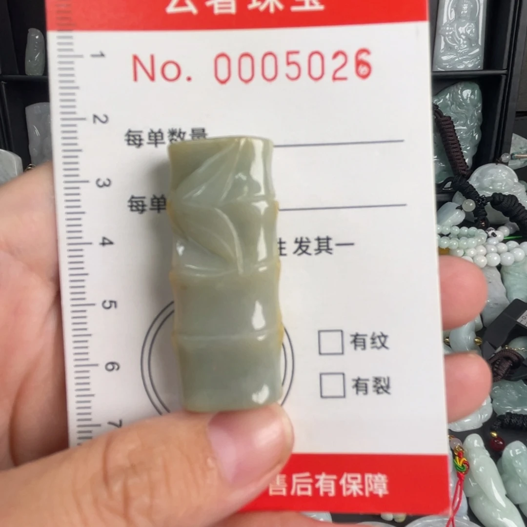 翡翠未镶嵌耳饰微瑕