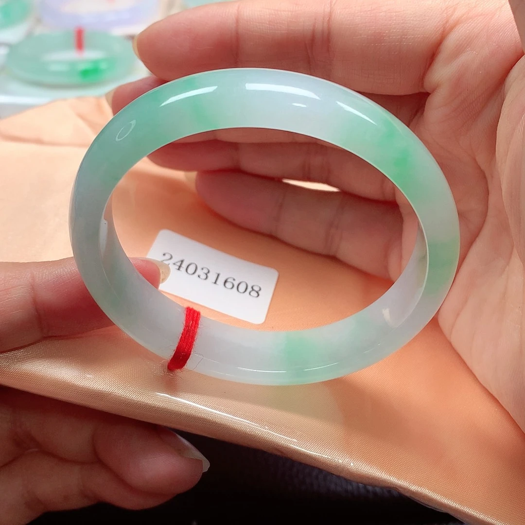 翡翠手镯（贵妃镯）未镶嵌天然缅甸A货翡翠手镯