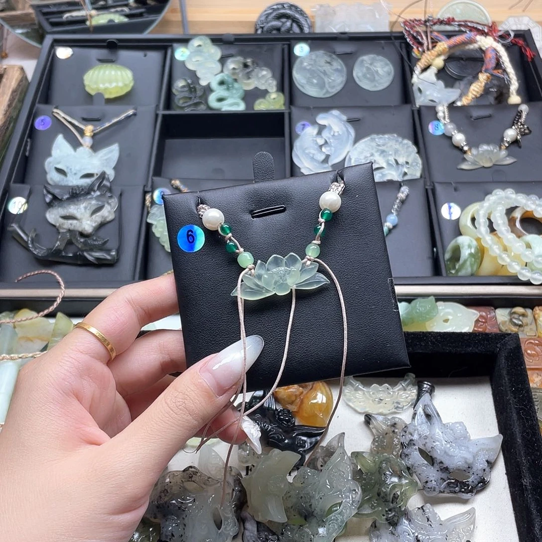 蛇纹石玉未镶嵌颈饰