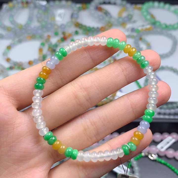 毛衣链未镶嵌翡翠是