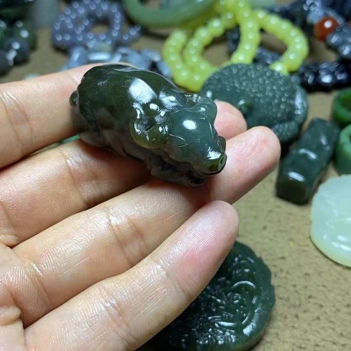 颈饰未镶嵌和田玉