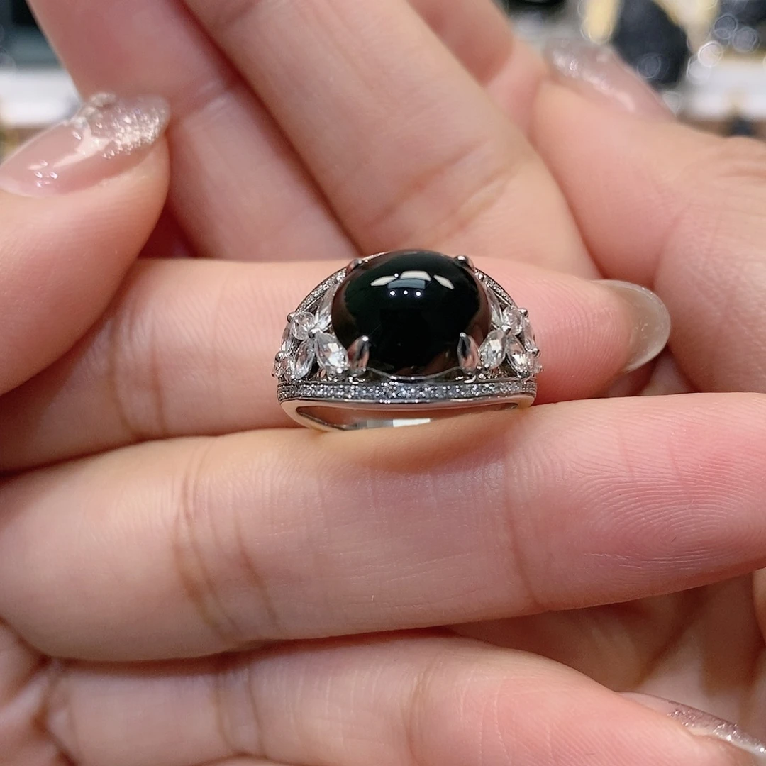 翡翠18K金镶嵌戒指