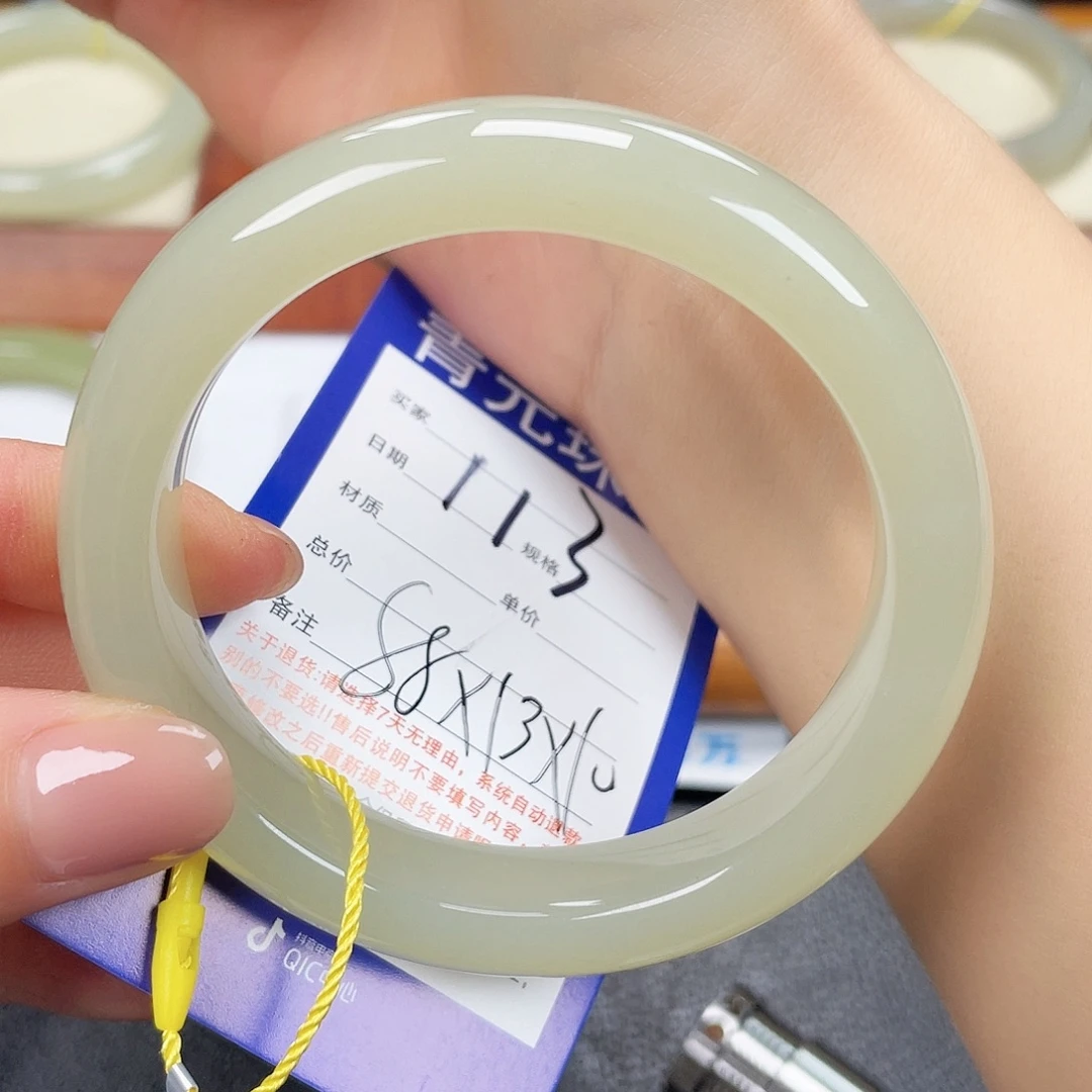 和田玉未镶嵌手镯