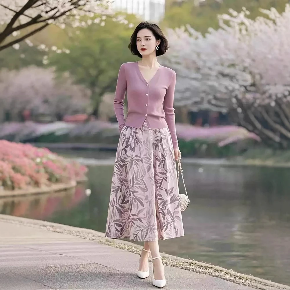 春季穿搭一整套中年妈妈时尚气质粉紫色针织开衫碎花半身裙两件套