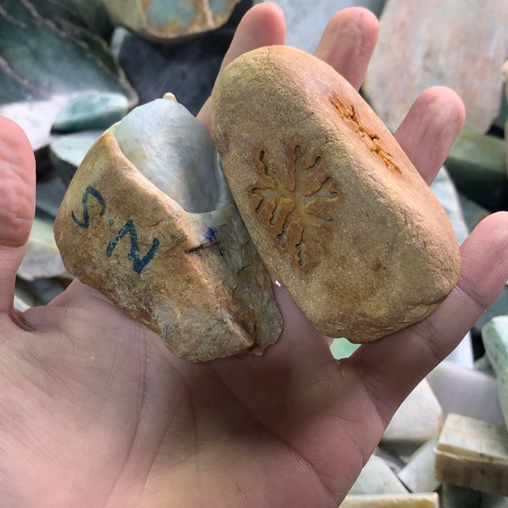 干****裸石翡翠可以做手把