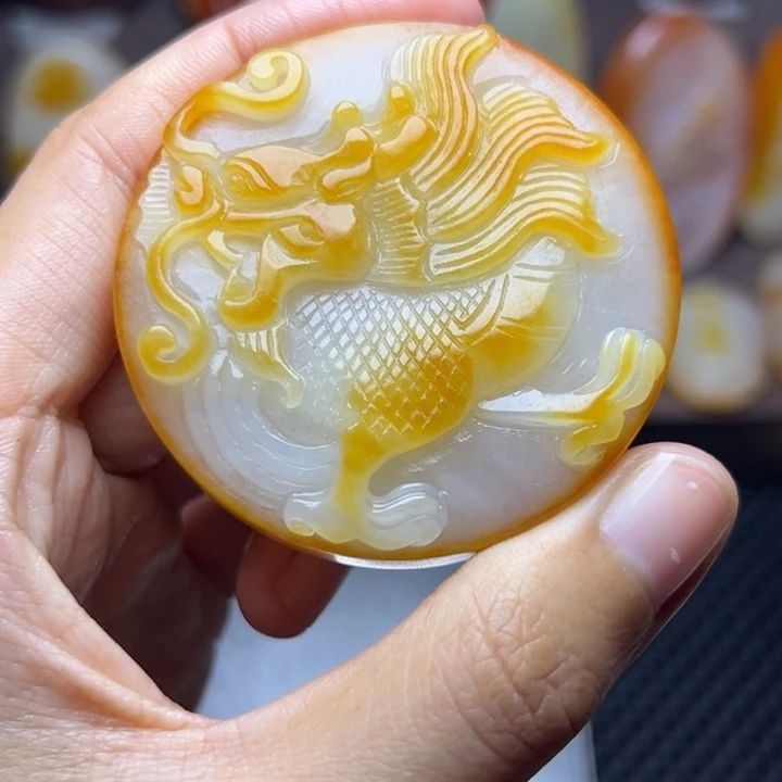 想***我和田玉未镶嵌颈饰