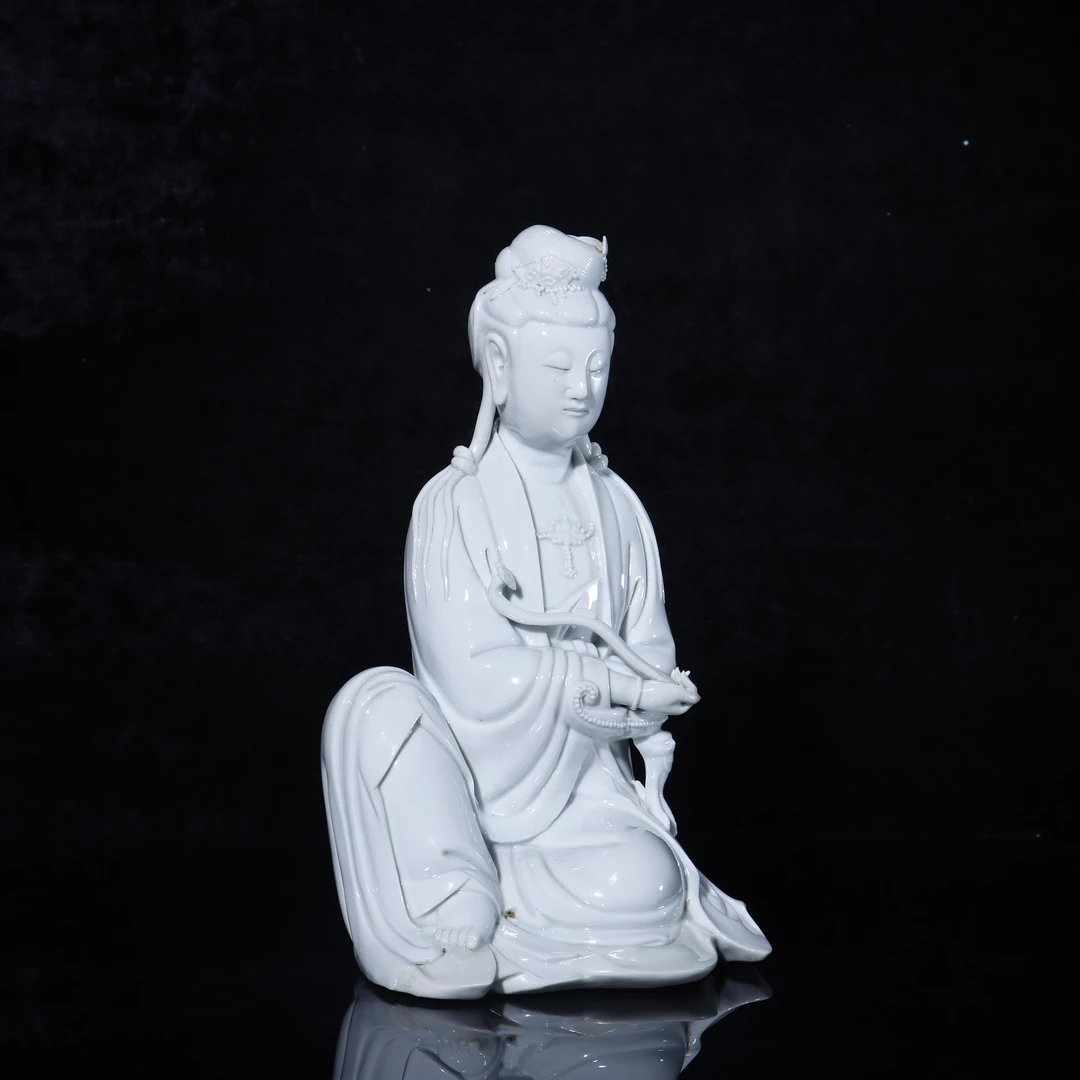 Lot.6144 284 清 德化白釉“博及渔人”观音坐像 H:31.5