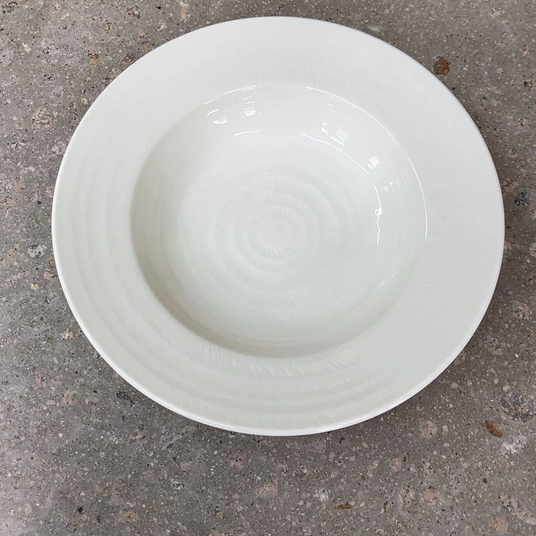 白瓷羽毛9.25寸草帽盘