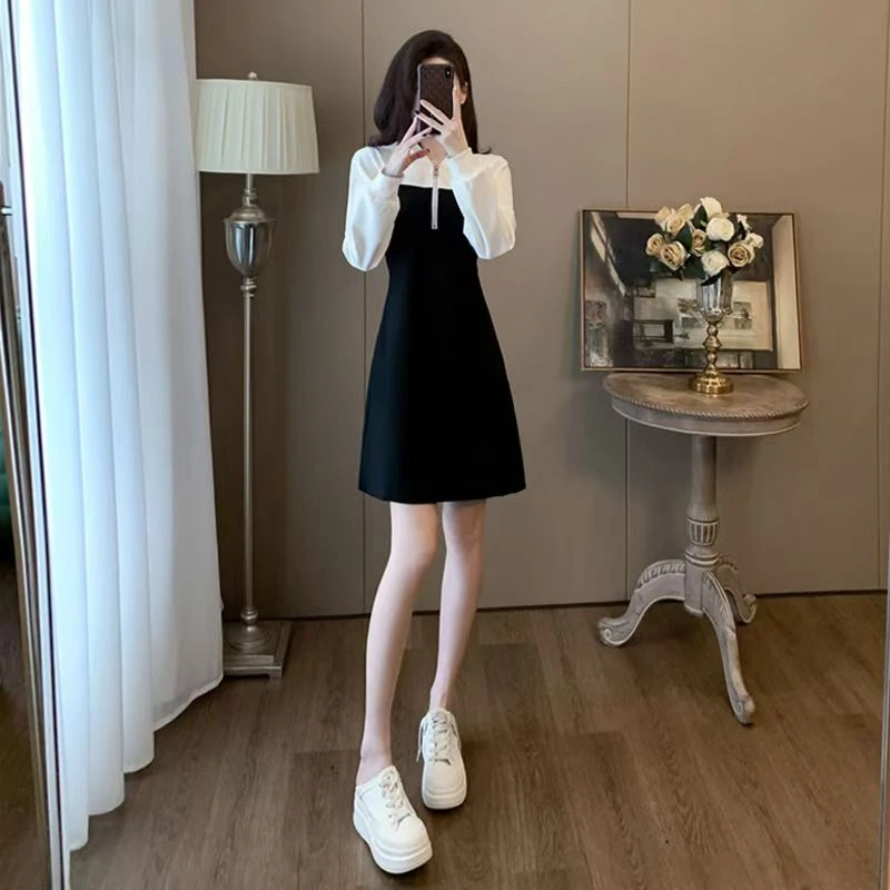 连帽长款连衣裙秋季2025新款显瘦气质黑白减龄小个子休闲显瘦裙子