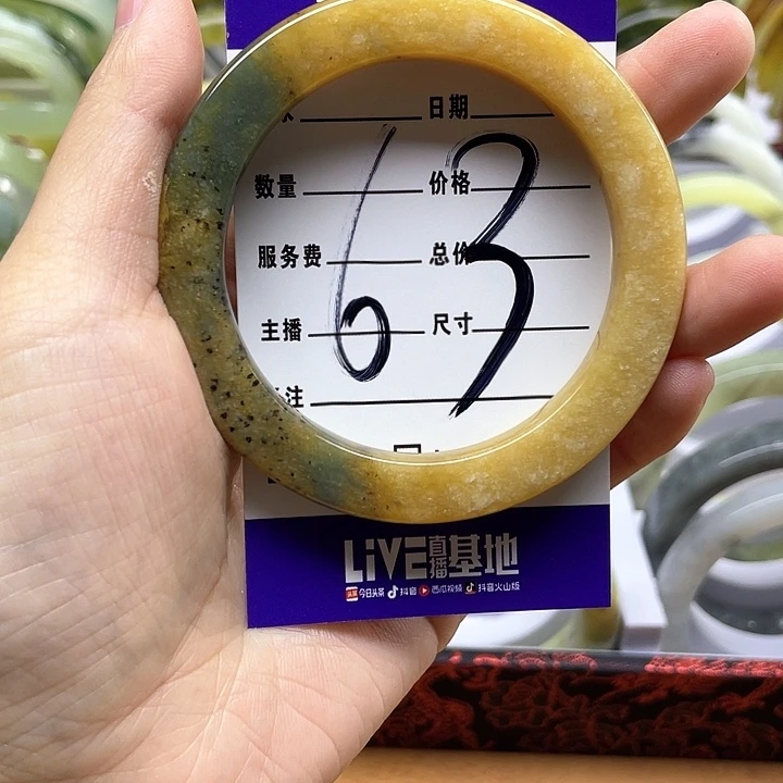 蛇纹石玉手镯合金妖****巴