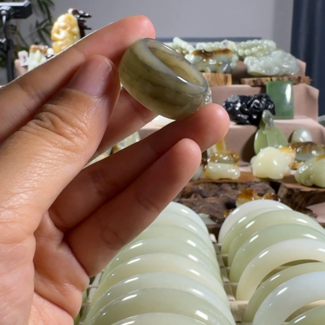 和田玉（糖玉）未镶嵌挂件