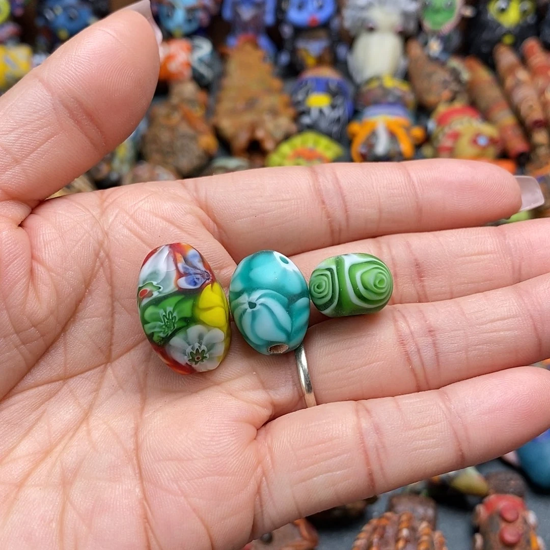 琉璃颈饰千花珠子一颗