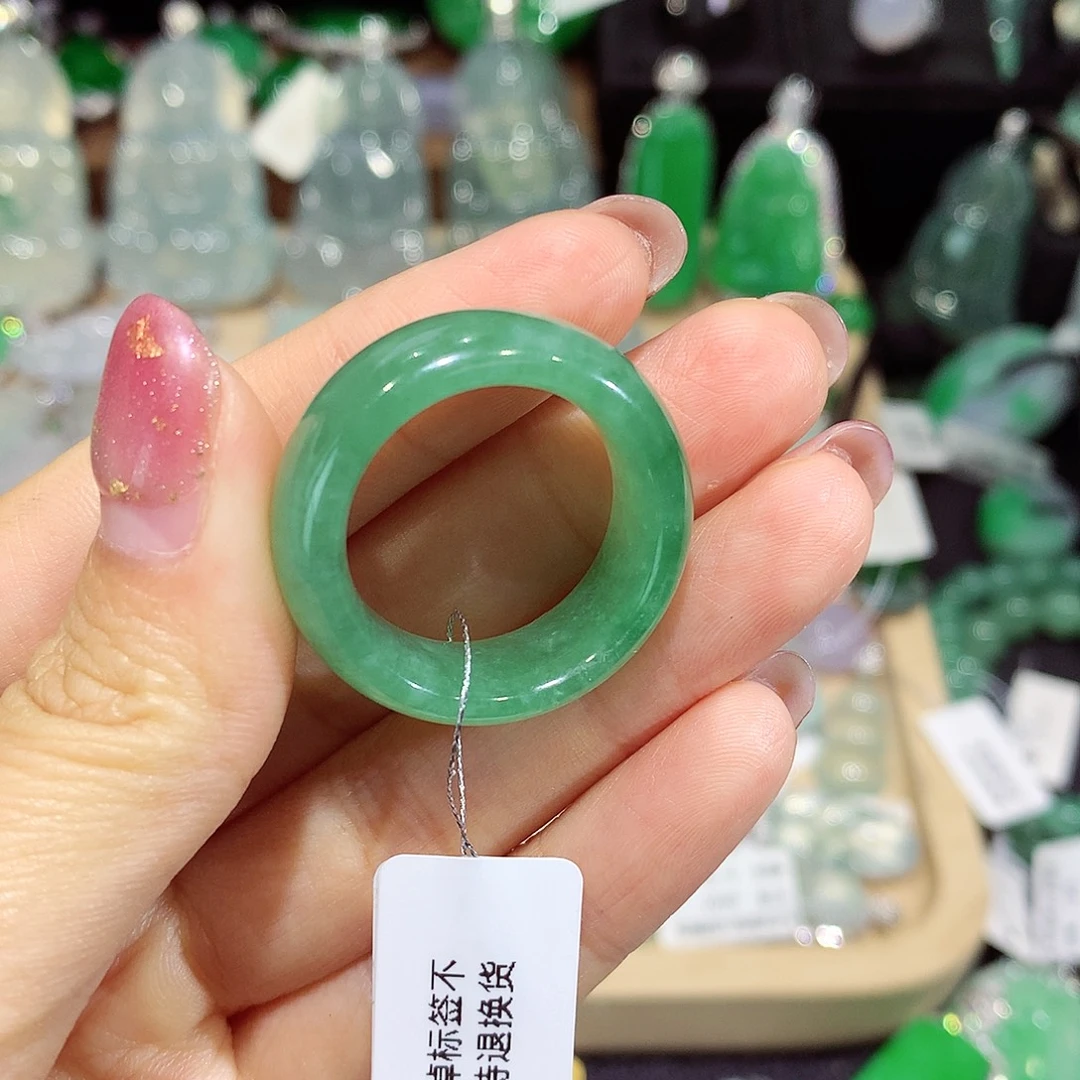 颈饰未镶嵌翡翠戒圈