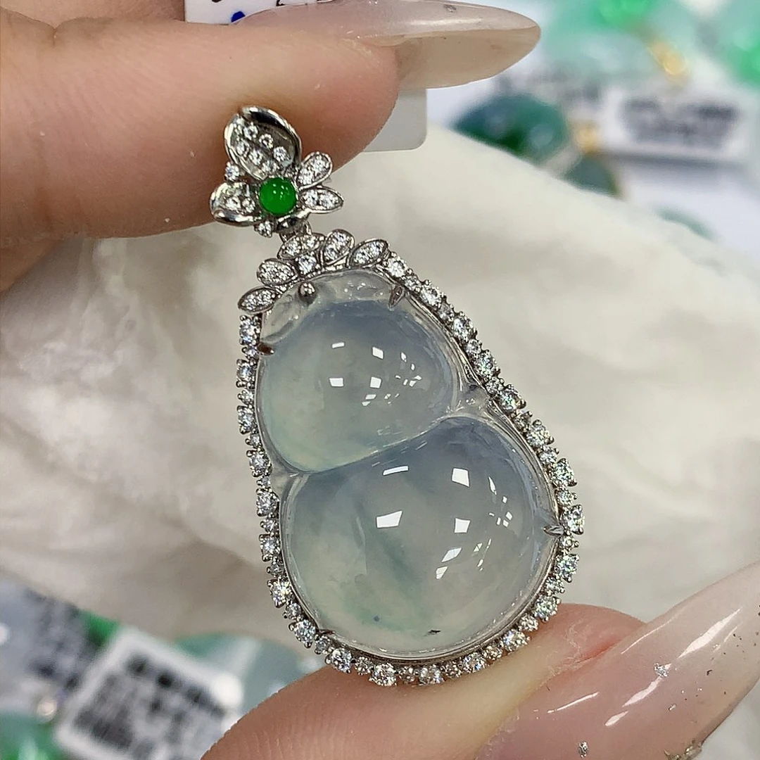 颈饰18K金镶嵌翡翠