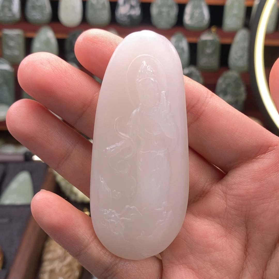 小***V和田玉未镶嵌颈饰