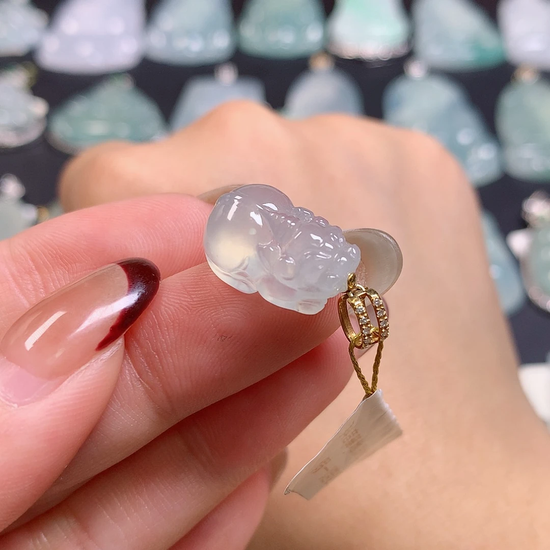 翡翠18K金镶嵌颈饰貔貅