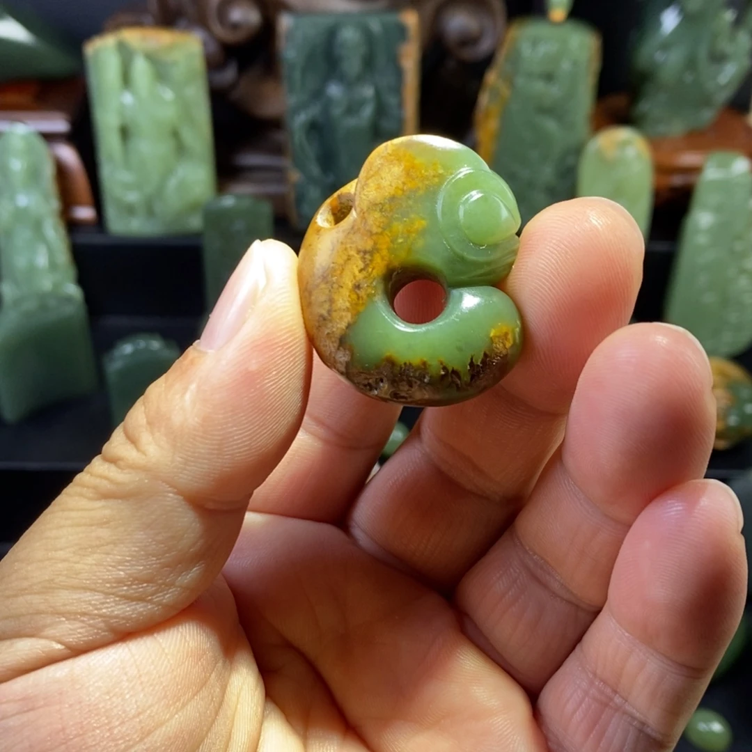 岫岩河磨玉（透闪石质玉）未镶嵌颈饰