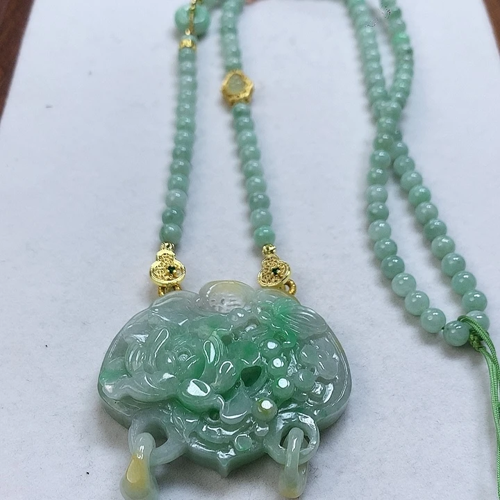 翡翠颈饰未镶嵌吊坠