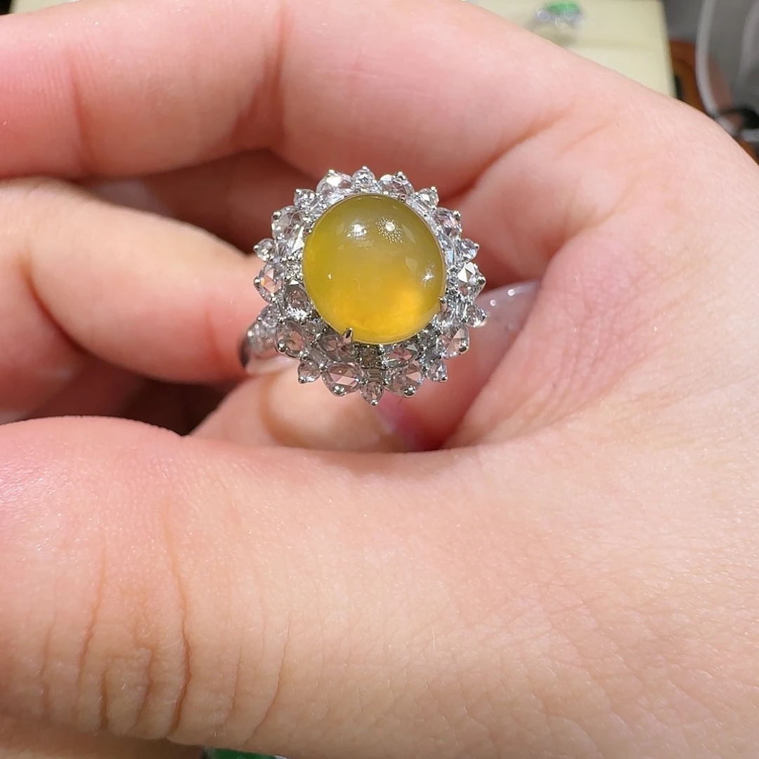 【闪购商品】18K金镶嵌戒指翡翠