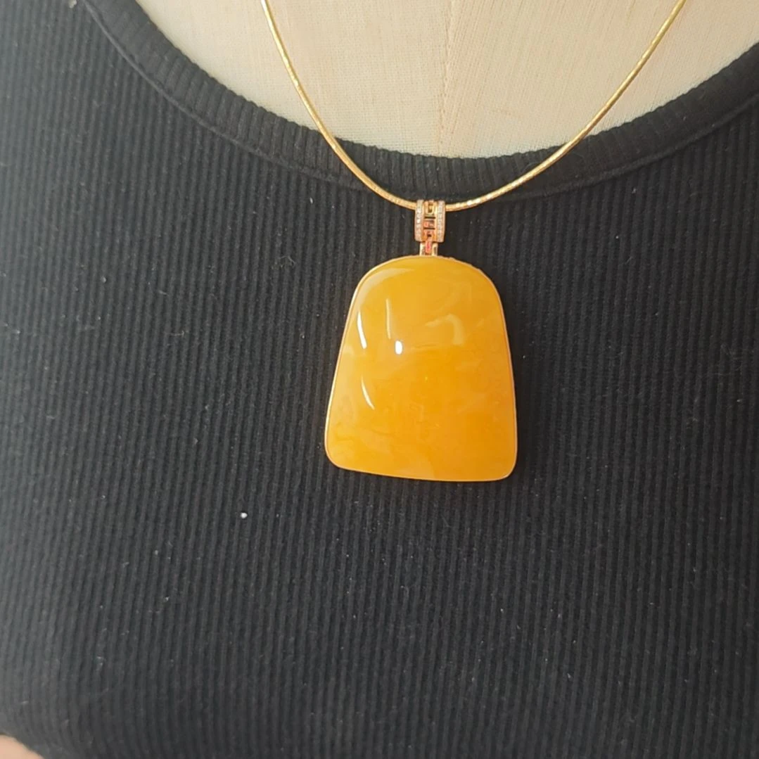 蜜蜡吊坠(赠链)18K金镶嵌