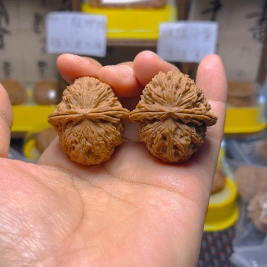 吊坠文玩核桃白狮