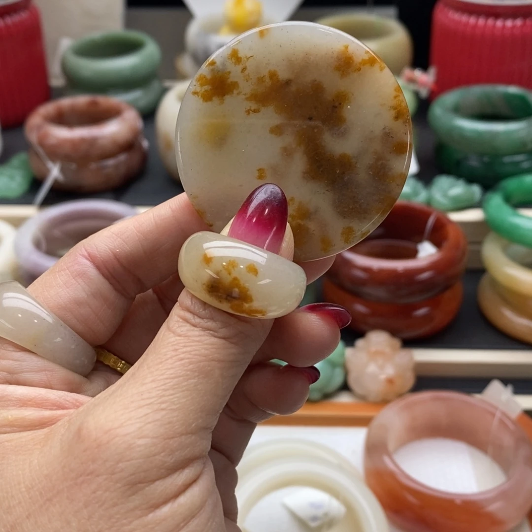 不***）石英岩玉未镶嵌手镯