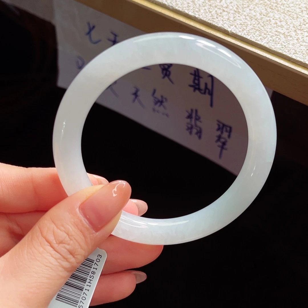 翡翠手镯未镶嵌手镯
