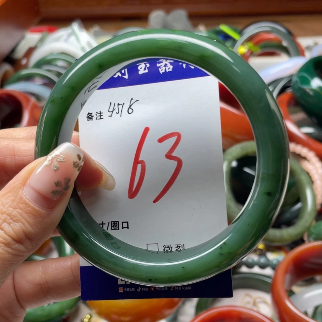 段***姐和田玉未镶嵌手镯