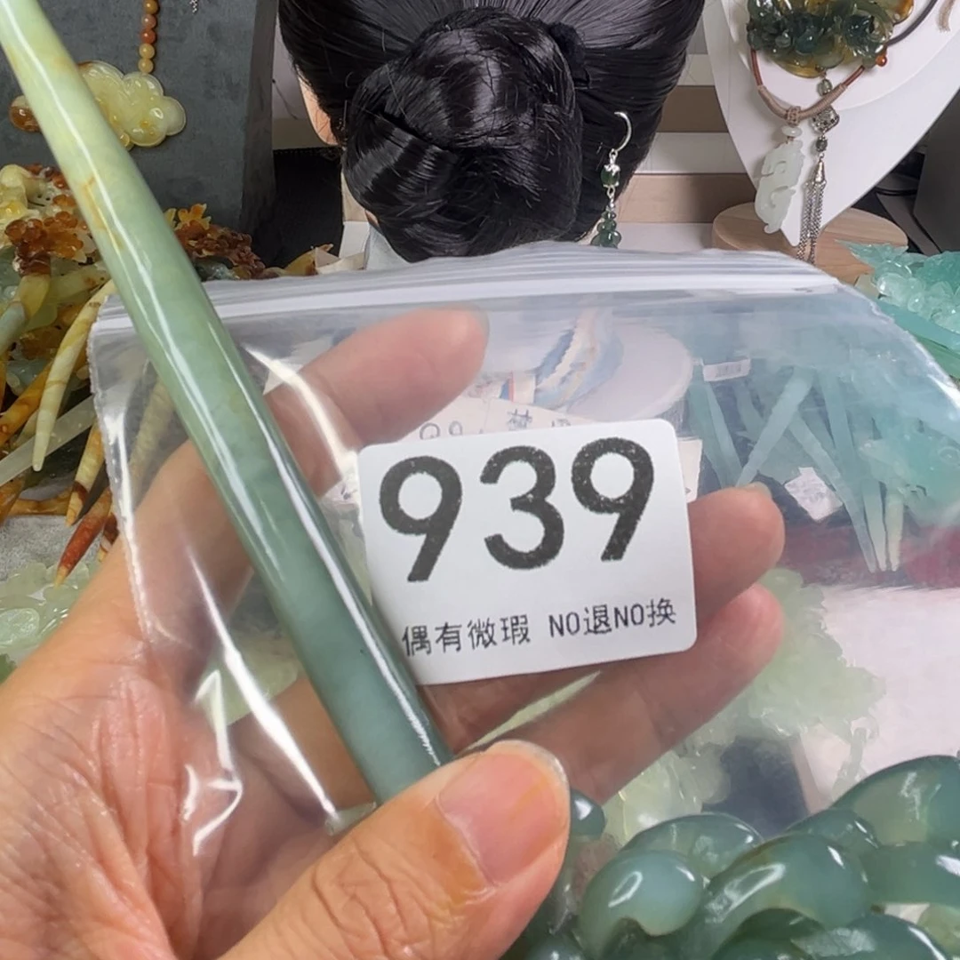 岫玉未镶嵌发饰暴****?