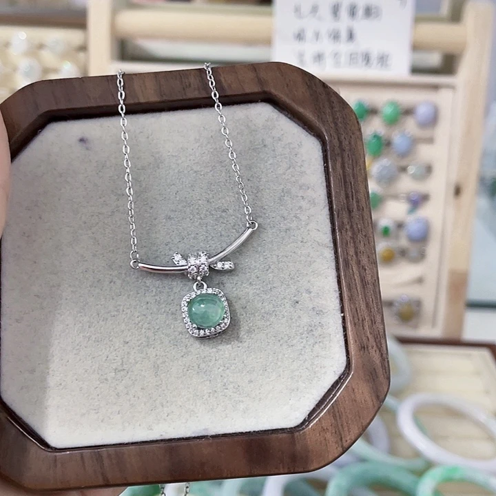 翡翠未镶嵌颈饰天然翡翠Ａ货