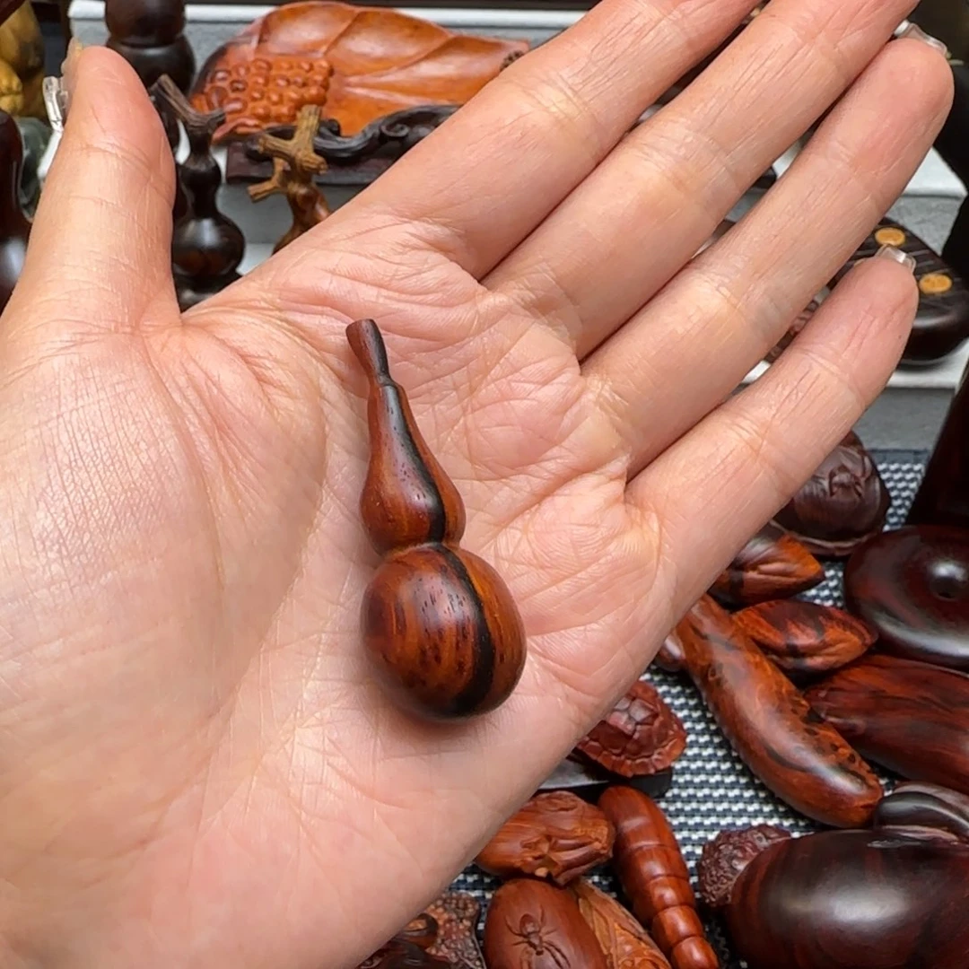 木Z***z小叶紫檀雕刻小葫芦把件