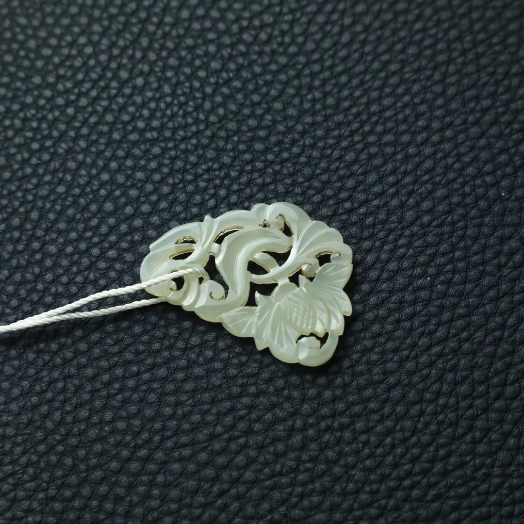 TCWWF03432清晚和田白玉花开富贵吊坠