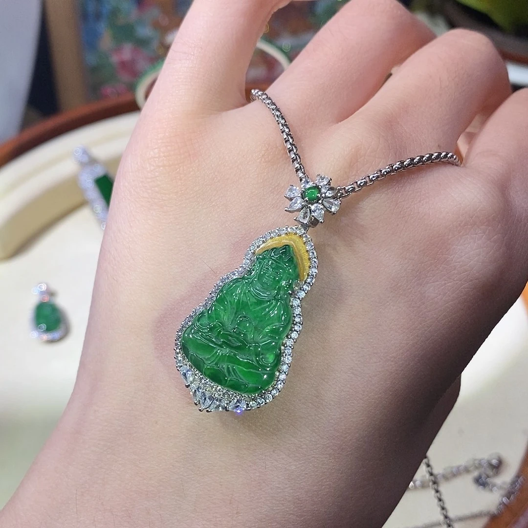 翡翠未镶嵌颈饰观音吊坠