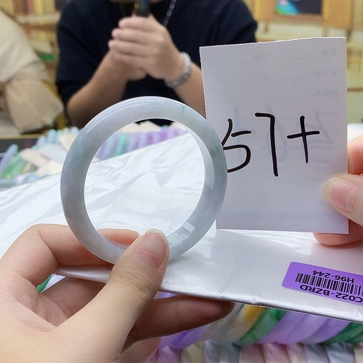 翡翠未镶嵌手镯000……