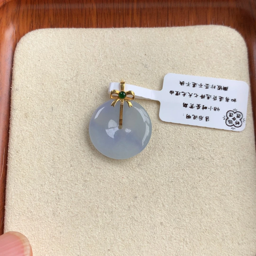 翡翠18K金镶嵌颈饰平