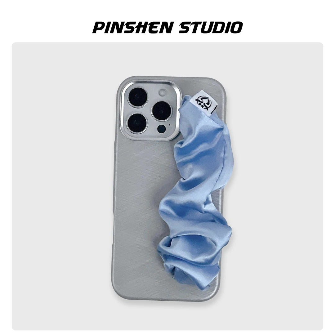 原创小众磁吸光影金丝皮纹绸缎腕带适用iphone16promax手机壳