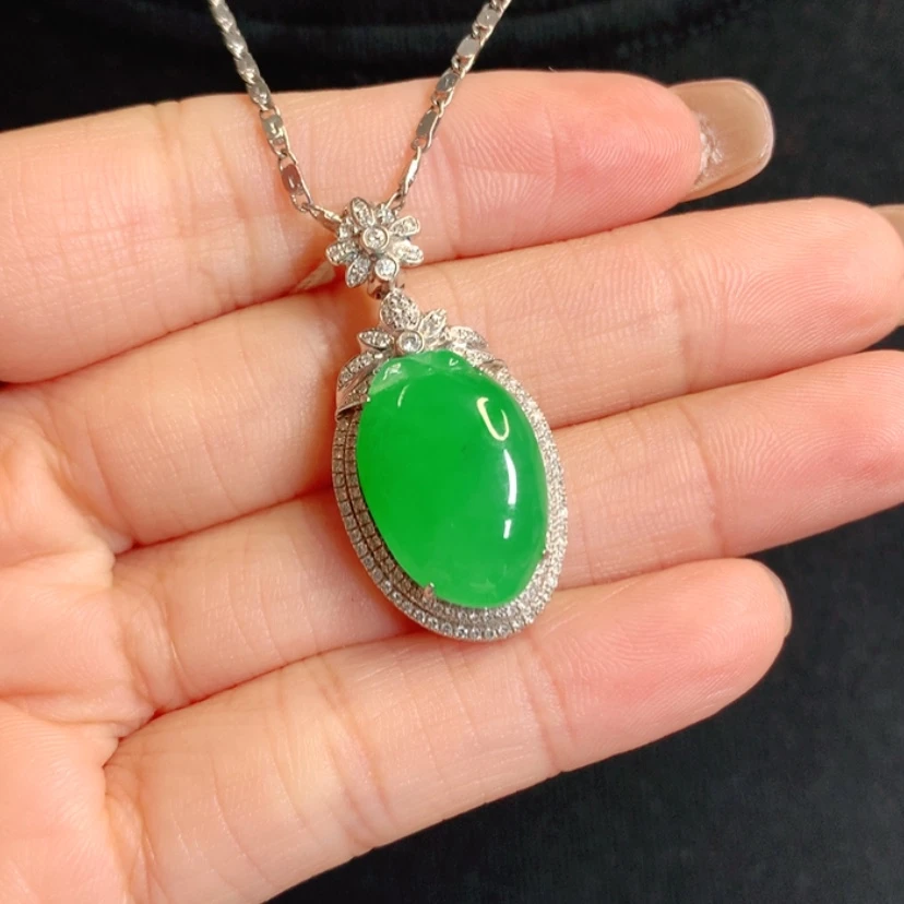 【闪购商品】颈饰18K金镶嵌翡翠寿桃