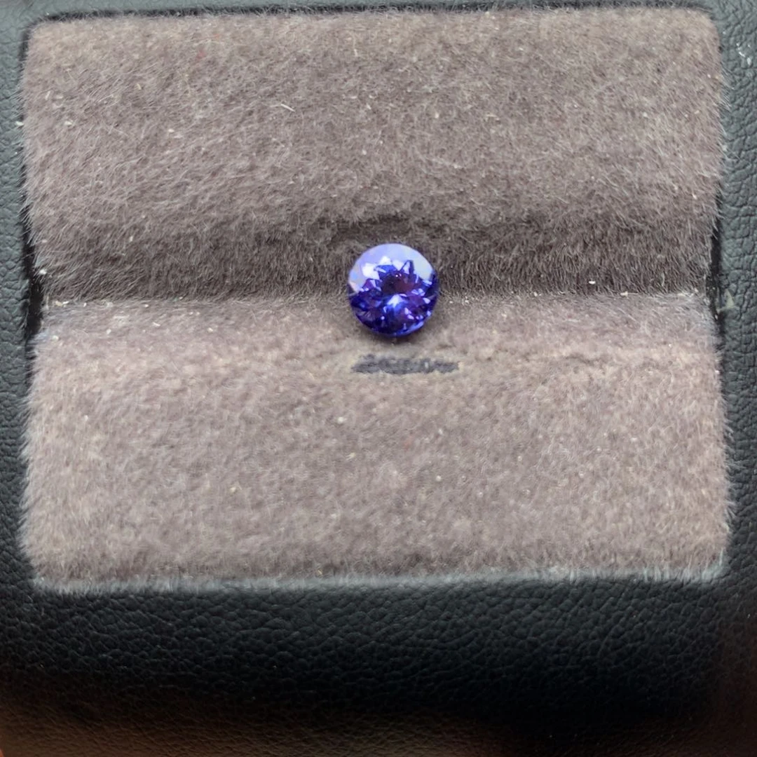 未镶嵌裸石坦桑石1.055ct
