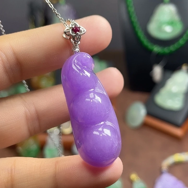 翡翠未镶嵌吊坠(赠链)