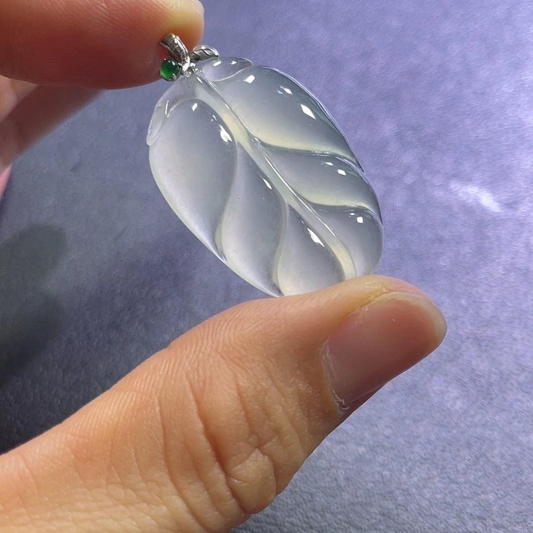 翡翠未镶嵌颈饰叶子