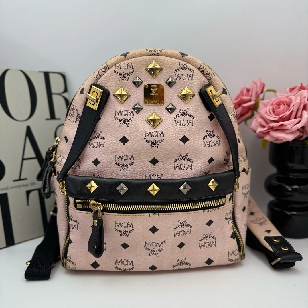 95新 MCM MCM xy 9476樱花粉双肩包中号 26