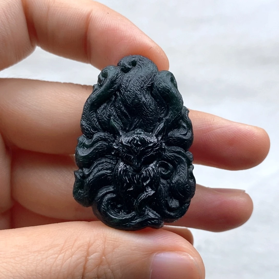 颈饰未镶嵌翡翠九尾狐