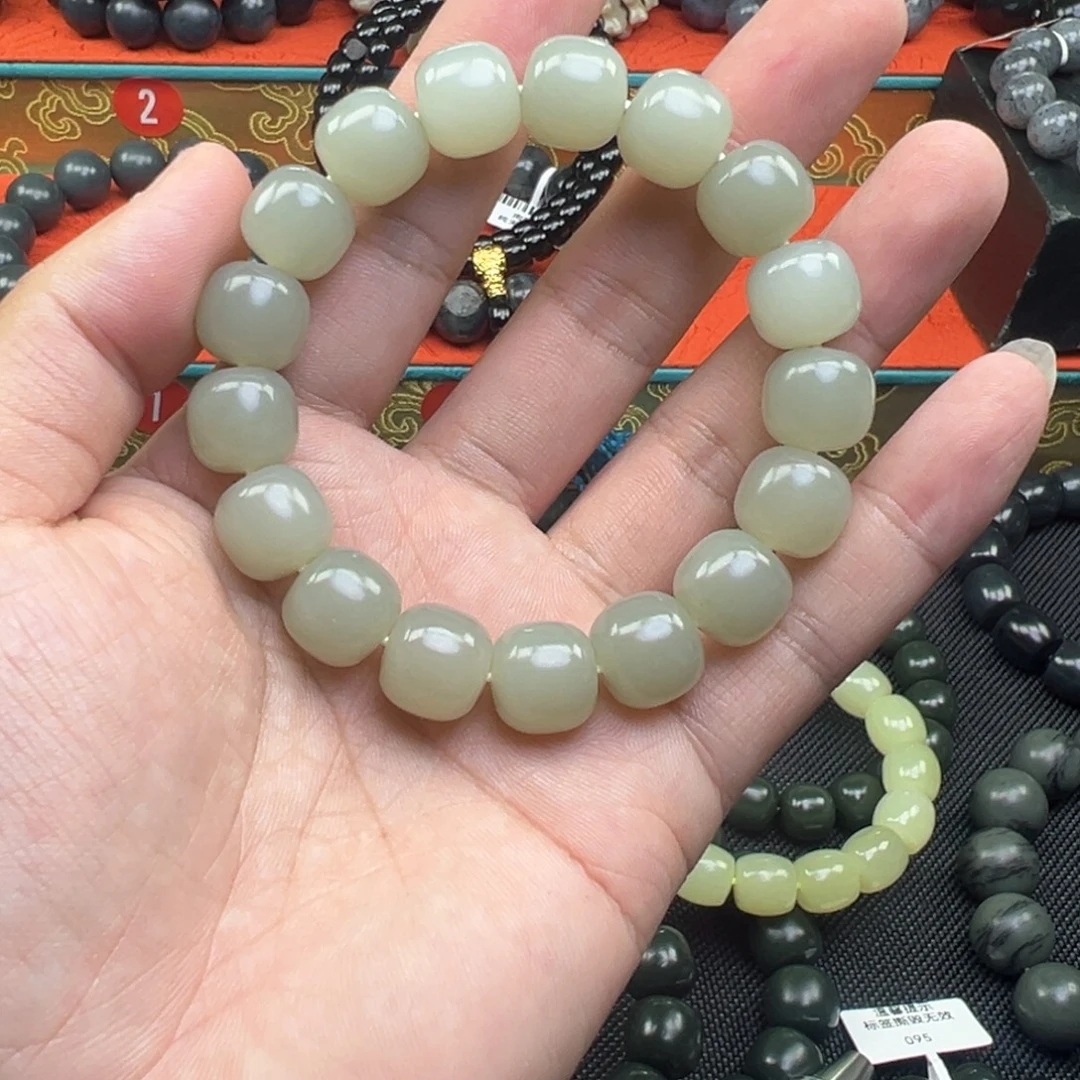 6***末和田玉未镶嵌手链