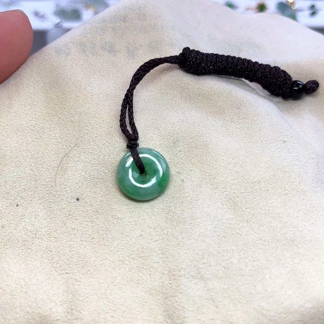 翡翠未镶嵌颈饰平安扣