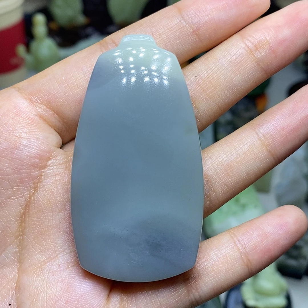 和田玉未镶嵌颈饰烈**人