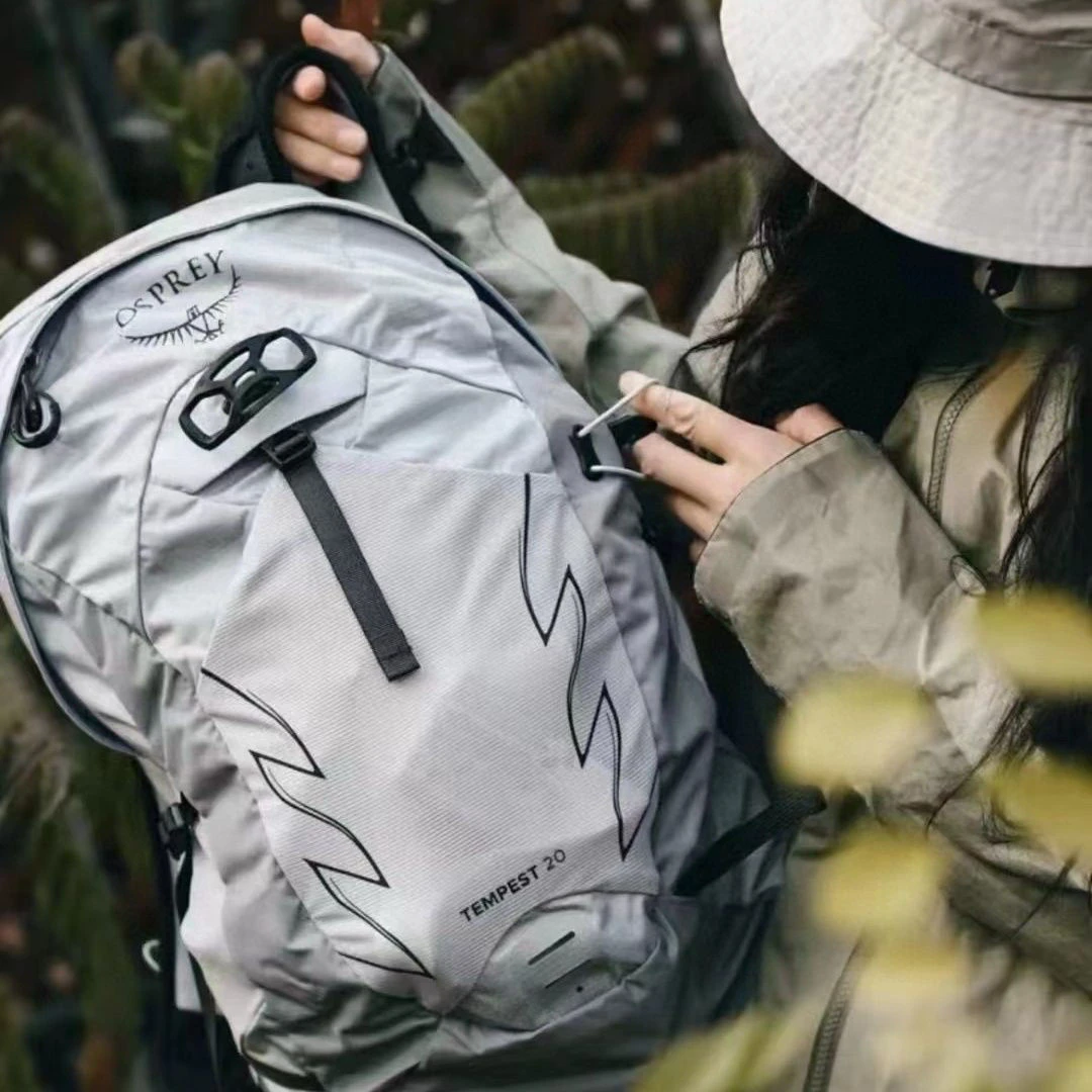 小鹰户外暴风20L9L男女徒步短途大容量双肩包背包背负系统登山包