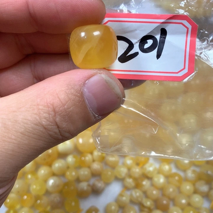 琥珀未镶嵌珠宝奇石瑕疵17.6