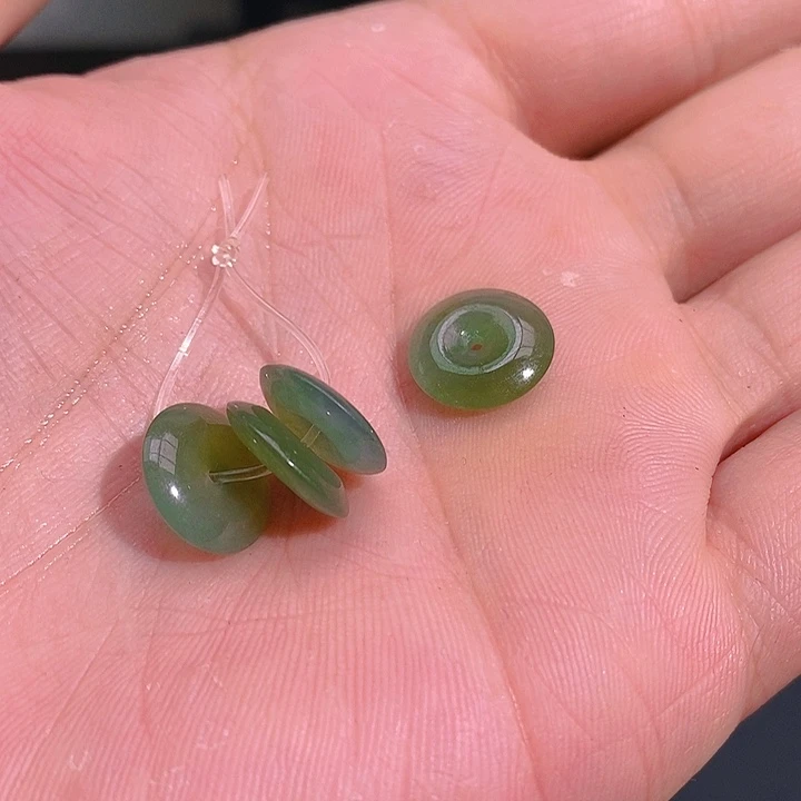 颈饰未镶嵌翡翠平安扣