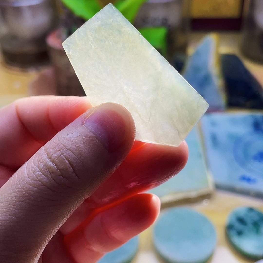 翡翠未镶嵌颈饰毛料3