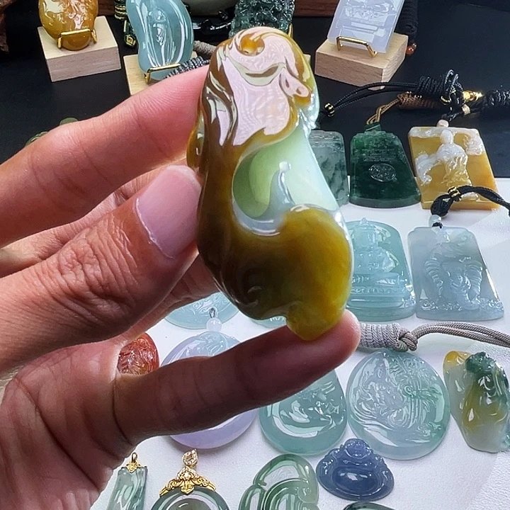 颈饰未镶嵌翡翠形意悟道觉者翡翠挂件